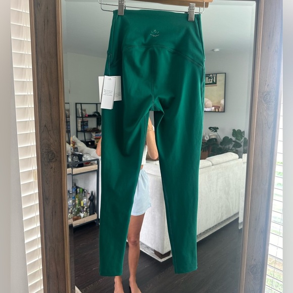 Beyond Yoga POWERBEYOND™ Strive High Waisted Midi Legging - Picture 7 of 8